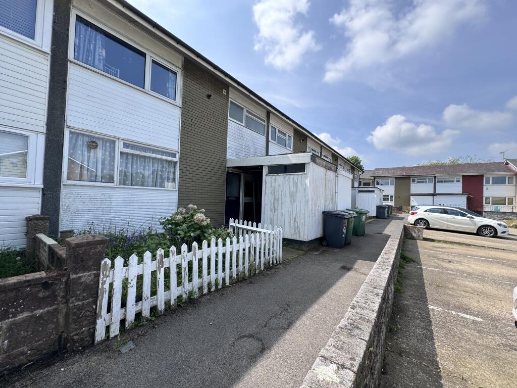 3 bedroom terraced house for sale in Millard Close, Basingstoke