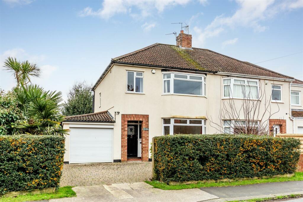 3 bedroom semidetached house for sale in Kings Avenue,