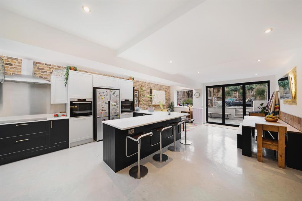 Main image of property: Pier Road, Portishead, Bristol