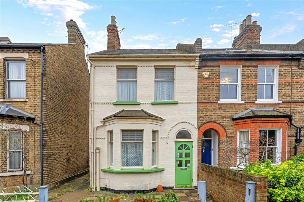 3 bedroom end of terrace house for sale in Heathfield South, Twickenham, TW2