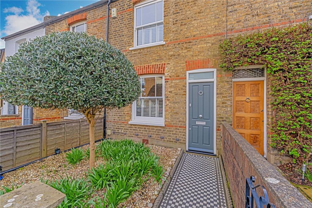 3 bedroom terraced house for sale in St Margarets Grove, St Margarets