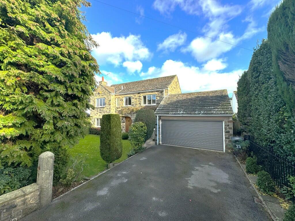 4 bedroom detached house for sale in Halstead Drive, Menston, LS29