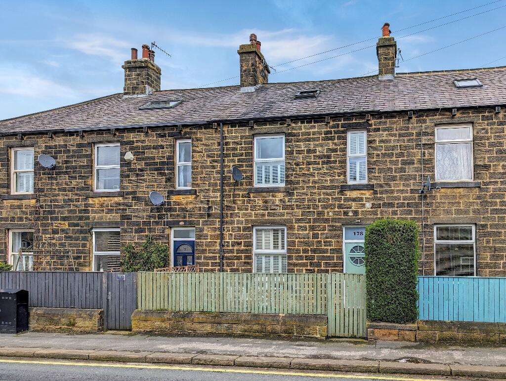 3 bedroom terraced house for sale in West Terrace, Burley In Wharfedale