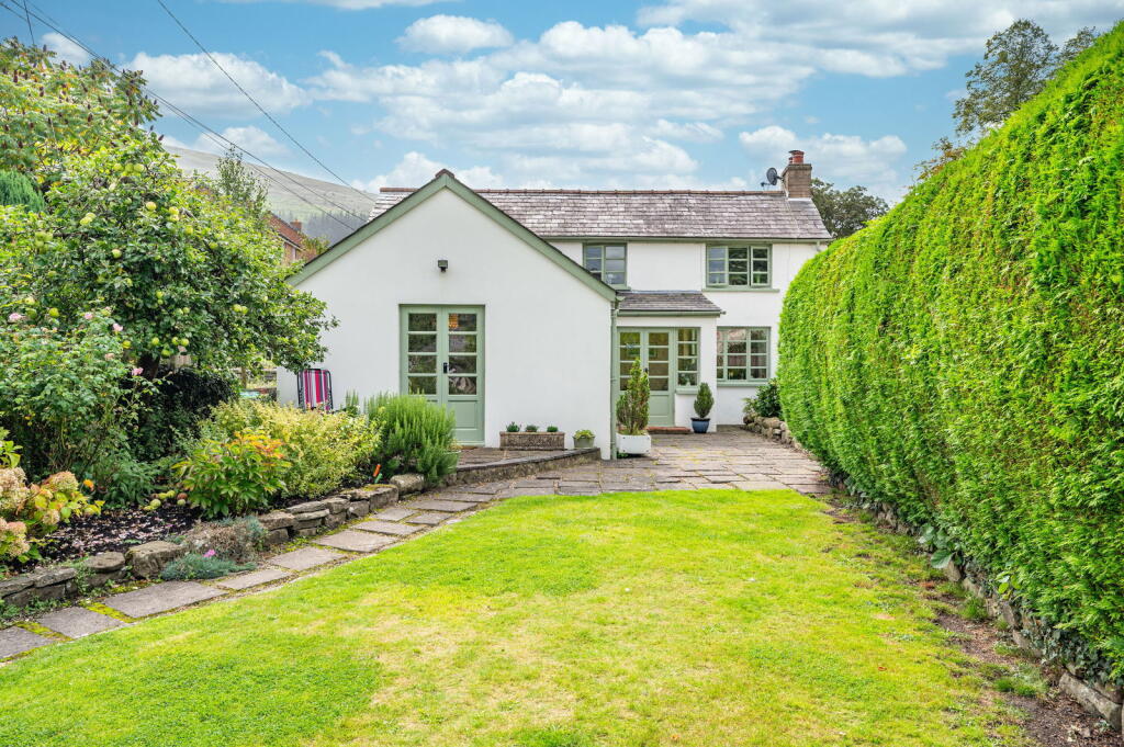 4 bedroom detached house
