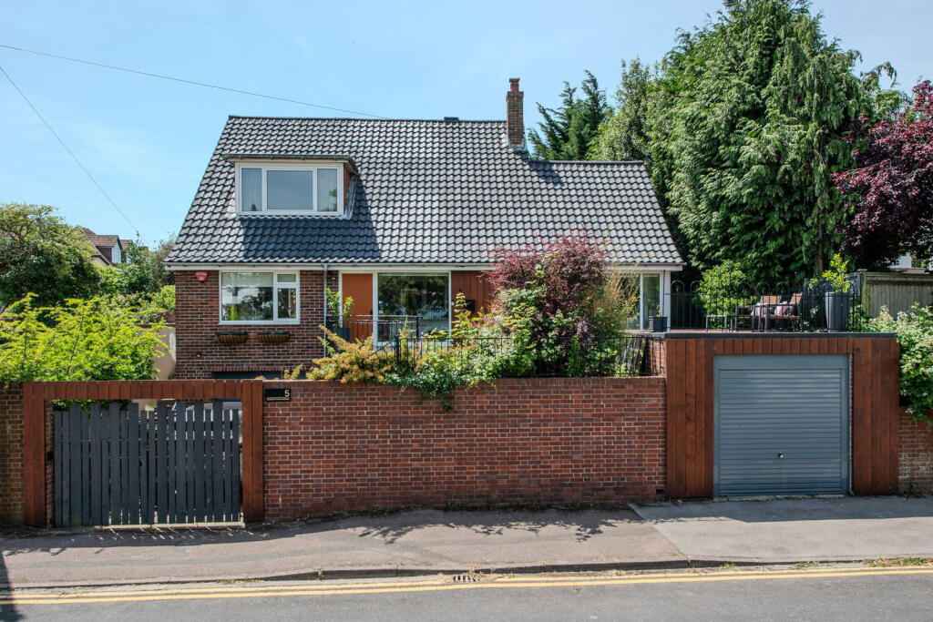 Main image of property: Radnor Park Avenue, Folkestone, CT19