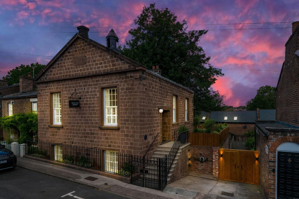 Main image of property: Allerton Road,Woolton,Liverpool,Merseyside,L25 7RQ