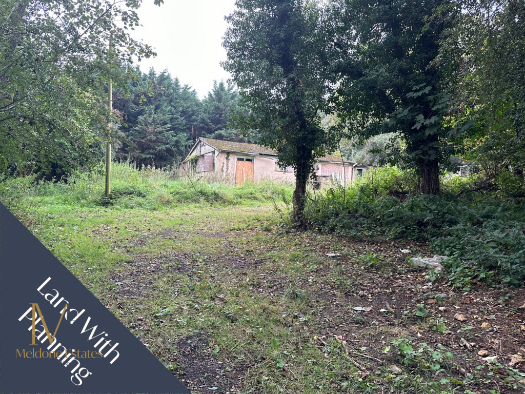 4 bedroom detached bungalow for sale in Berrys Hill, Berrys Green