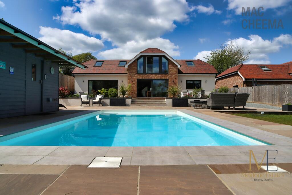 5 bedroom detached house for sale in Berrys Green Road, Berrys Green