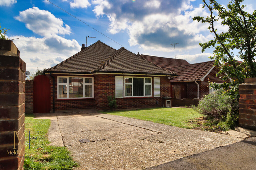 3 bedroom bungalow for sale in Tennyson Walk, Northfleet, Gravesend