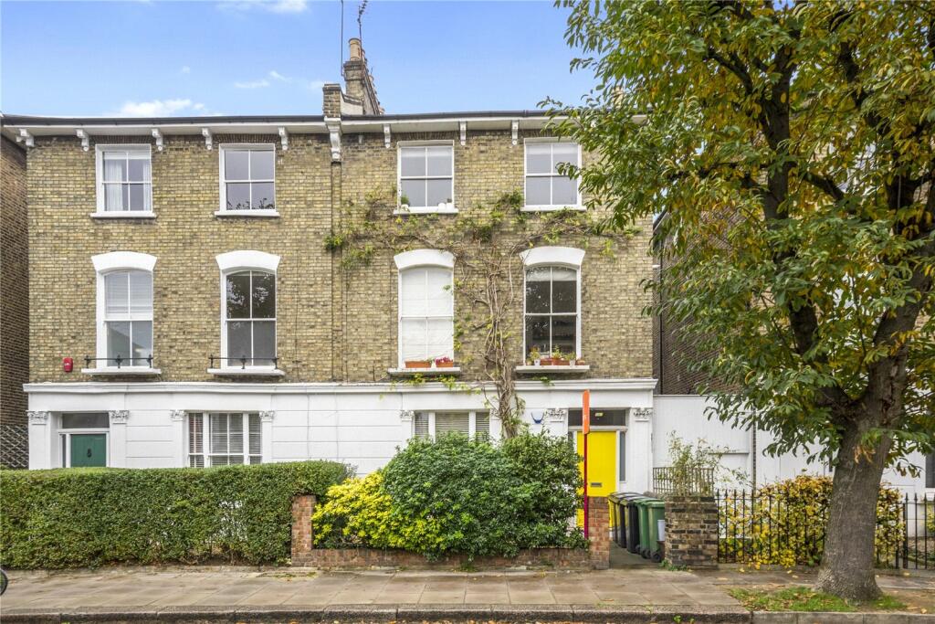2 bedroom flat for sale in Lawford Road, Kentish Town, London, NW5