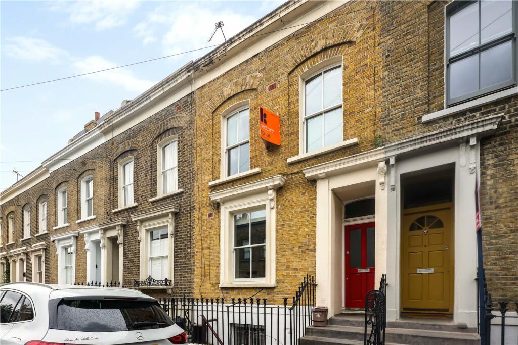 3 bedroom terraced house for rent in Ellesmere Road, Bow, London, E3