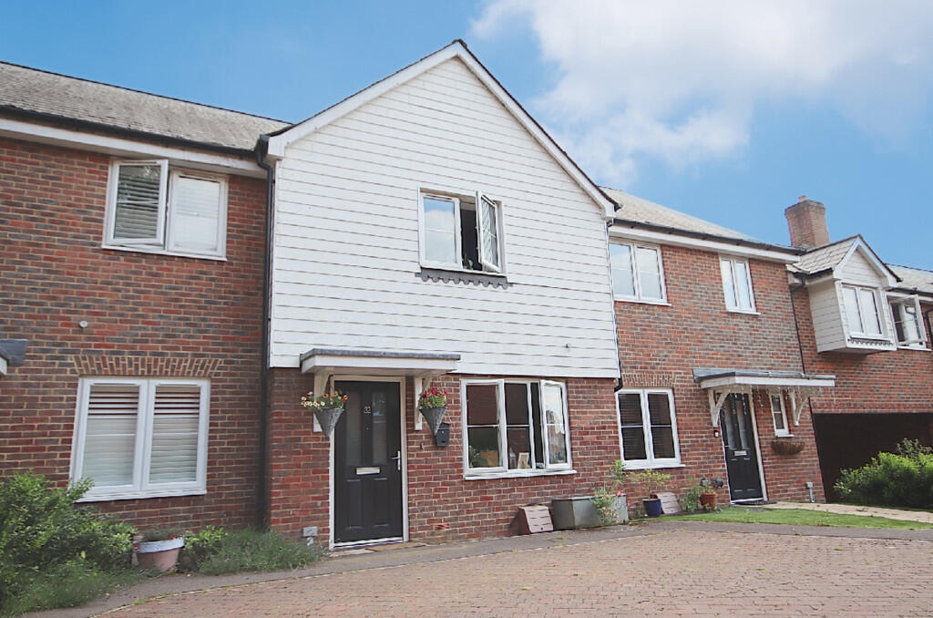 2 bedroom terraced house for sale in Bowling Lane, Billingshurst, RH14