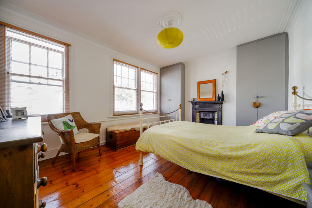 2 bedroom terraced house for sale in Selwyn Avenue, Highams Park, E4