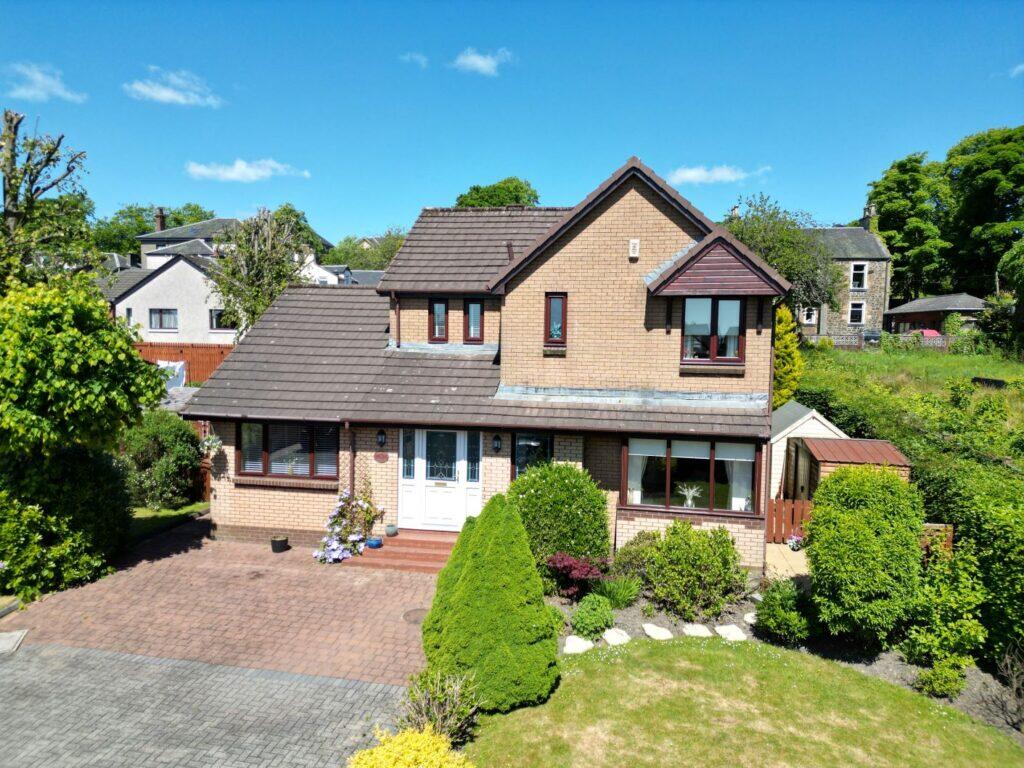 4 bedroom detached house