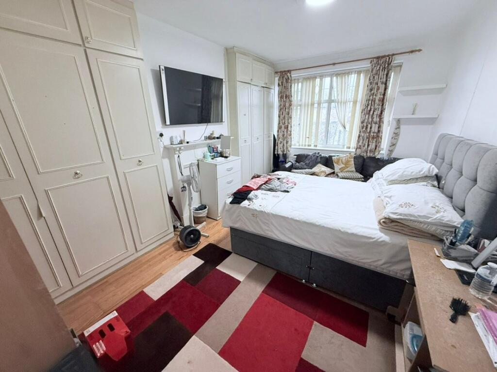 Main image of property: Oakthorpe Road, Palmers Green