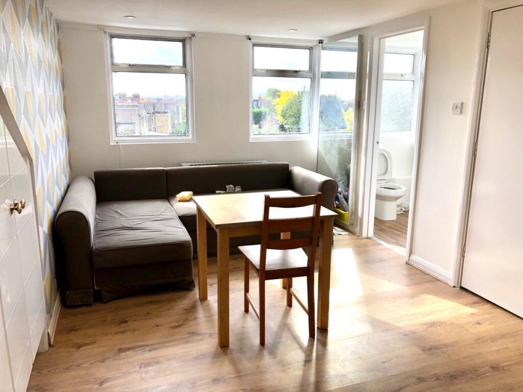 Main image of property: Park Avenue, Palmers Green