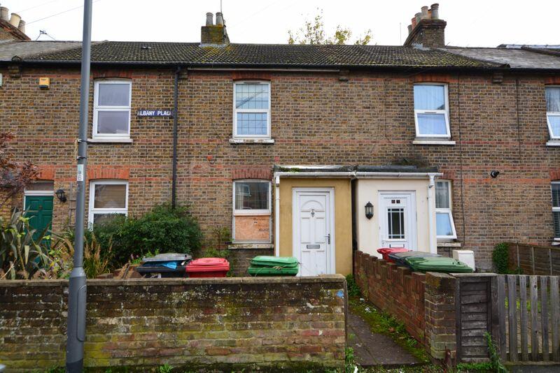 2 bedroom terraced house for sale in Grays Road, Slough SL1 3QG, SL1