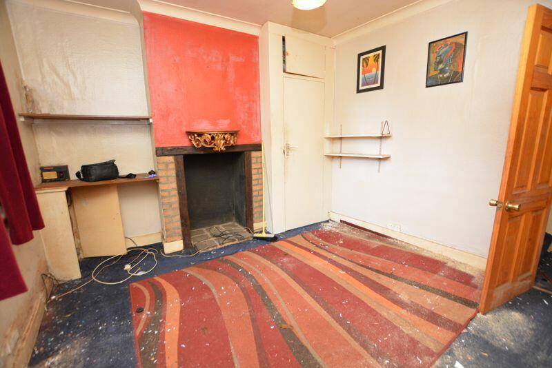 2 bedroom terraced house for sale in Grays Road, Slough SL1 3QG, SL1