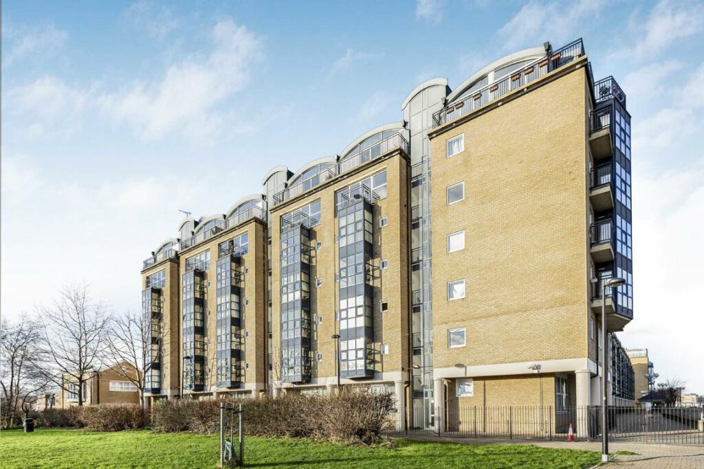 2 bedroom flat for rent in Rotherhithe Street, London, SE16