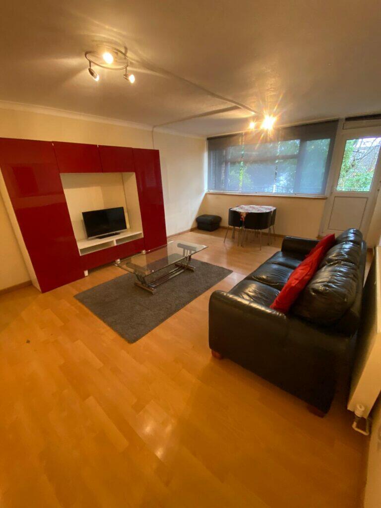 Main image of property: 1 Bedroom Flat – Windsor Court, Southgate N14