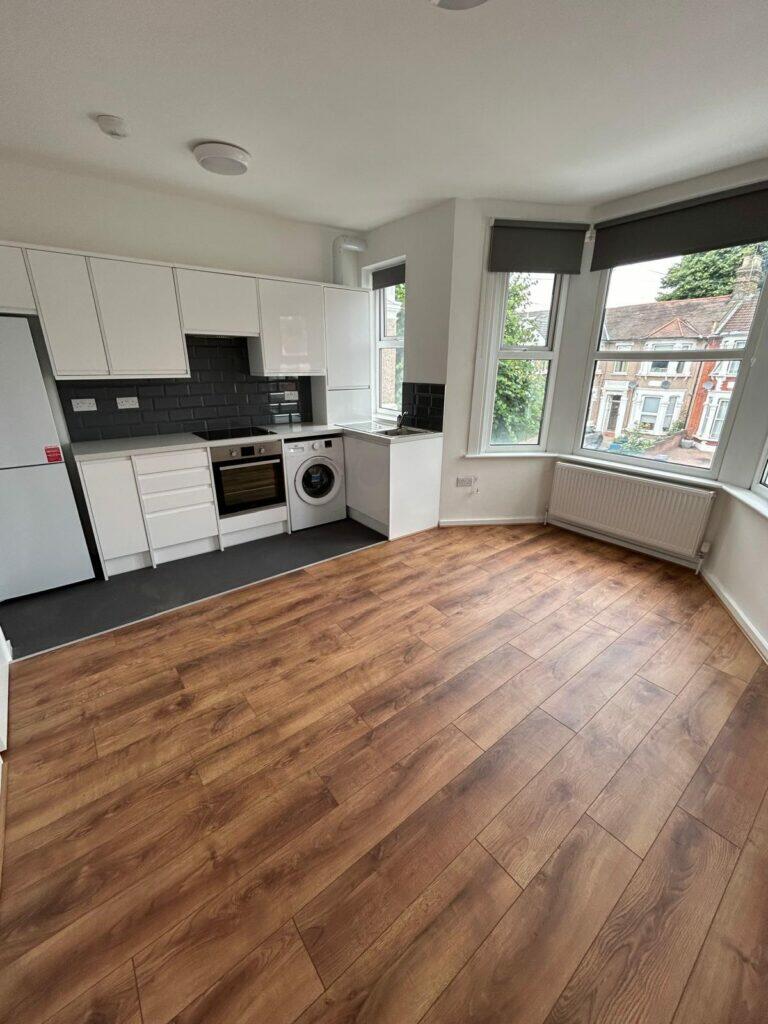 Main image of property: 1 Bed Flat – Seymour Gardens, Ilford IG1