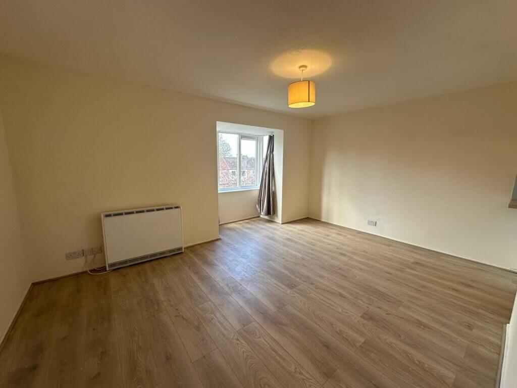Main image of property: Studio Flat – Pycroft Way, Edmonton N9