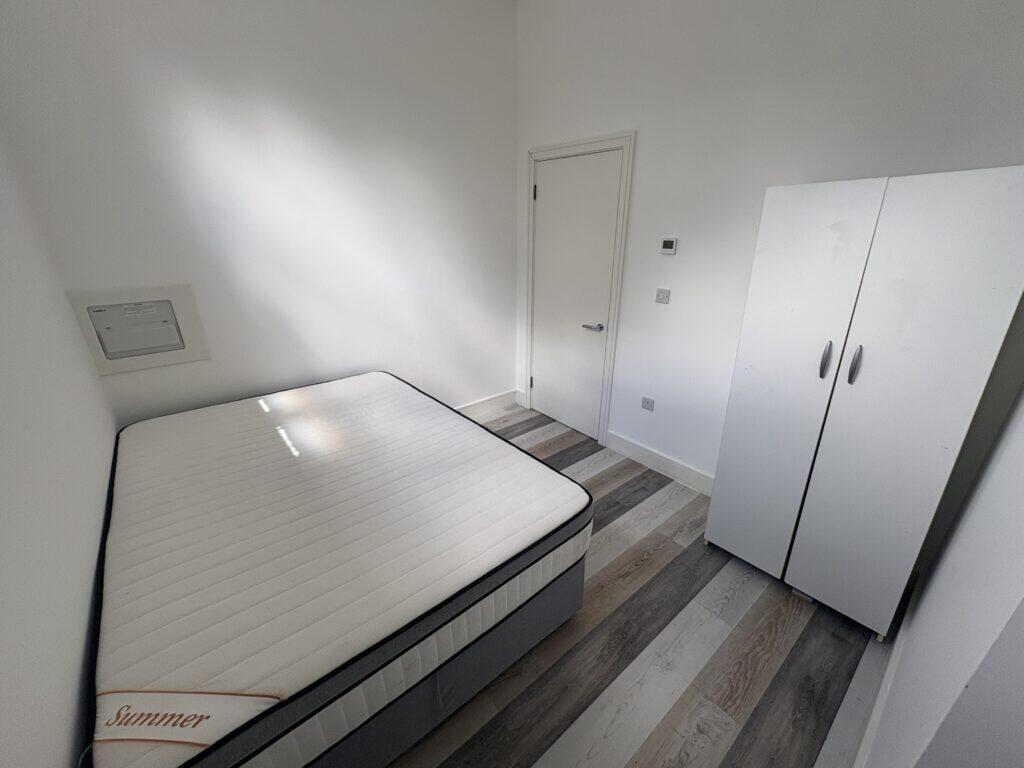 Main image of property: 1 Bedroom Flat – High Road, Tottenham, London N17