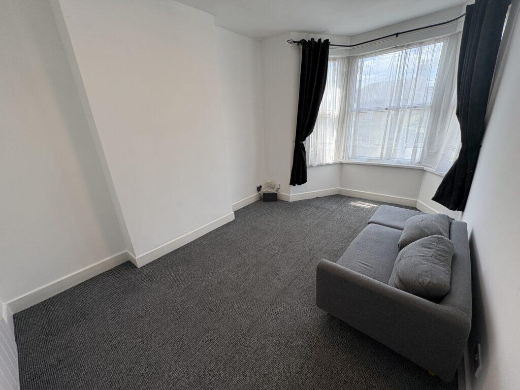 Main image of property: 1 Bedroom Flat – Kensington Gardens, Ilford IG1