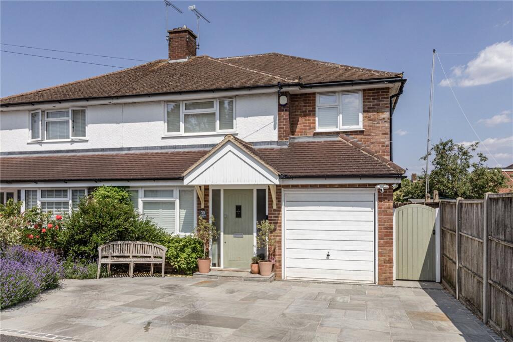 Main image of property: Kingston Rise, New Haw, Addlestone, Surrey, KT15