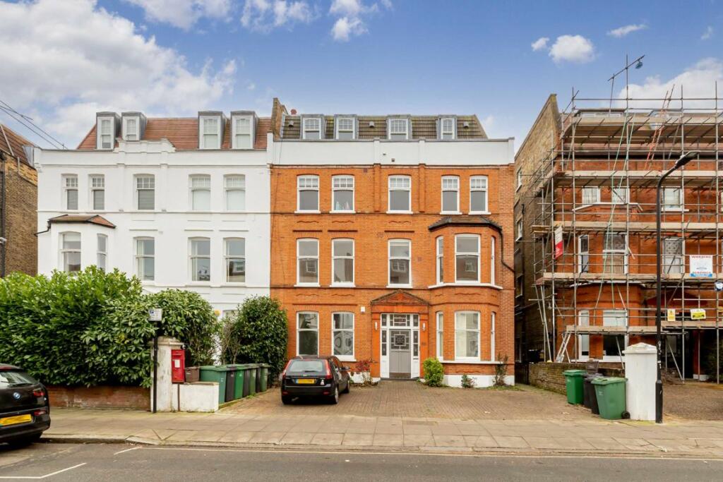 3 bedroom flat for rent in Greencroft Gardens, South Hampstead, NW6