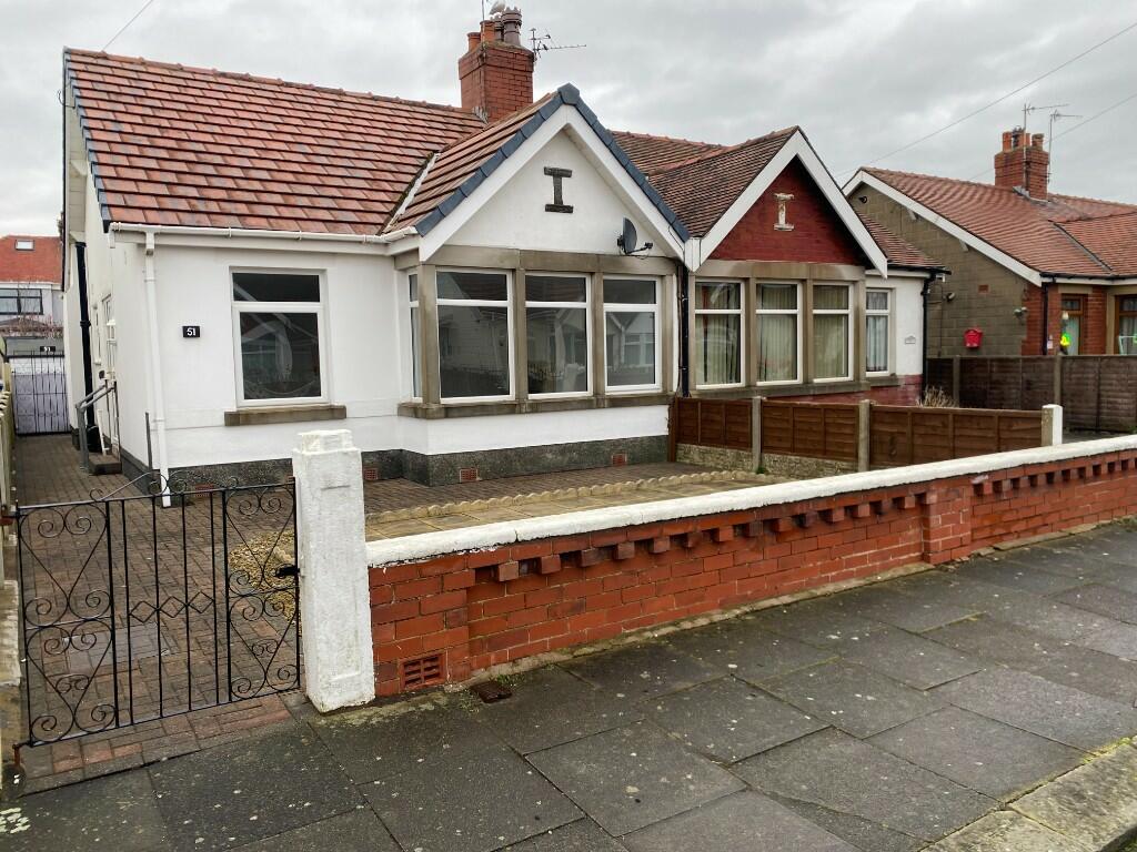 2 bedroom semidetached bungalow for sale in Leith Avenue, Thornton