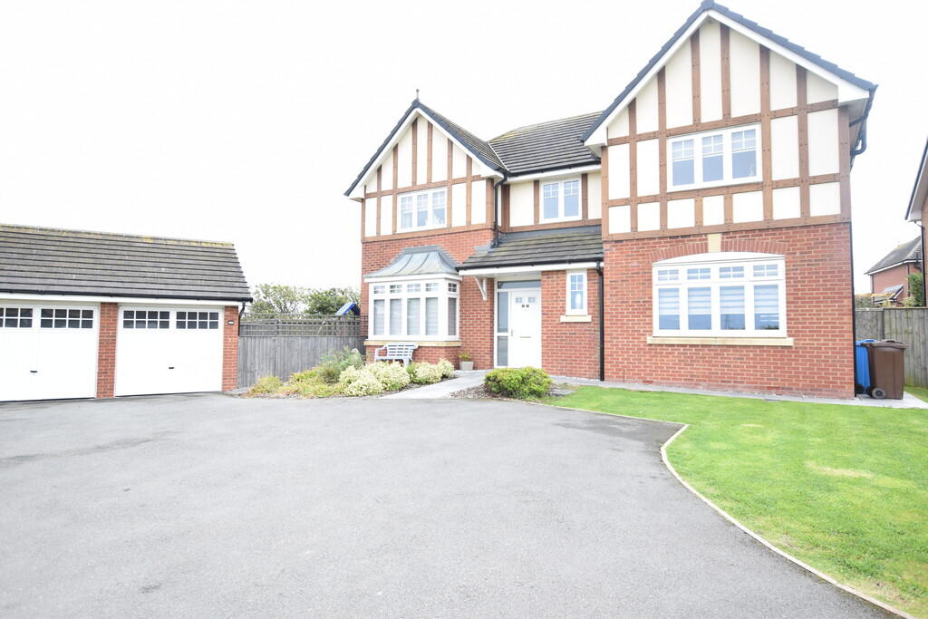 Main image of property: Kings Close, Staining