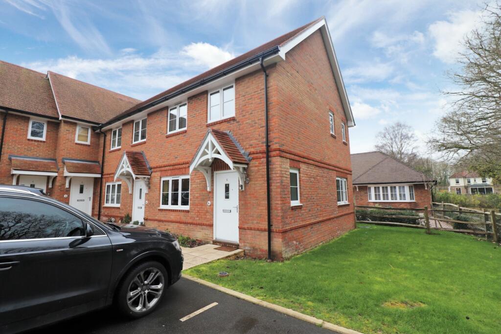 2 bedroom for sale in Medway Gardens, Burgess Hill, RH15