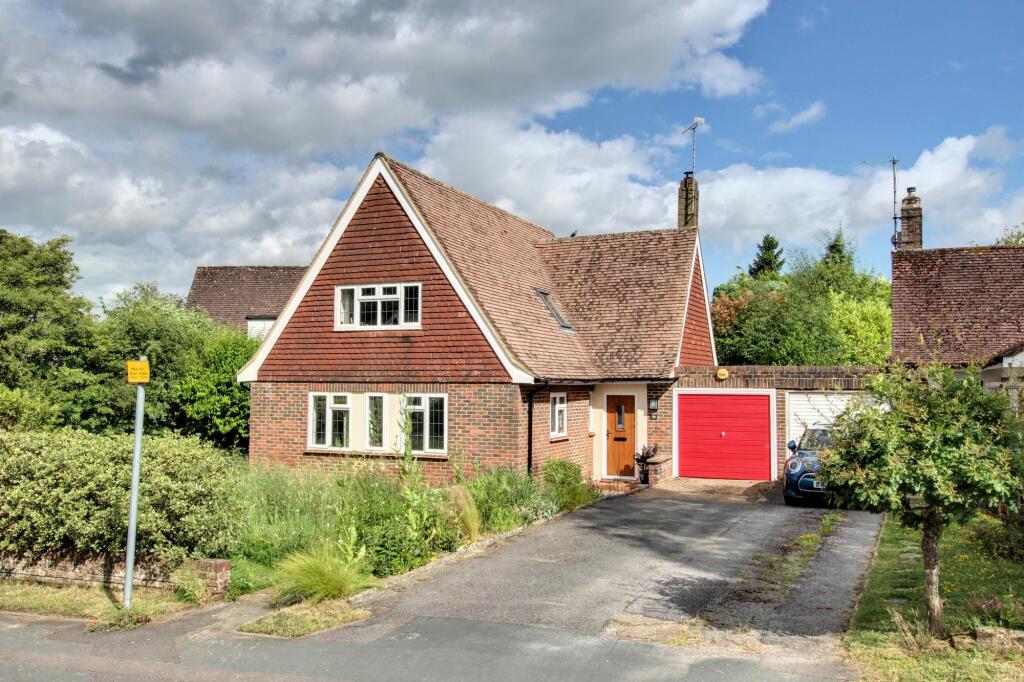 3 bedroom detached house for sale in Penland Road, Haywards Heath, RH16