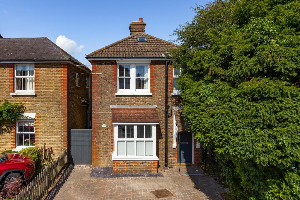 4 bedroom detached house for sale in Broad Street, Cuckfield, RH17