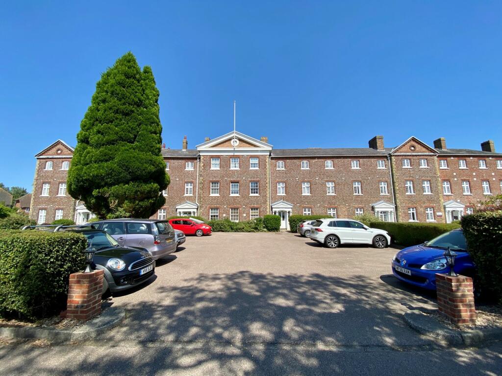 2 bedroom flat for sale in Chapelfields, Cuckfield, RH17