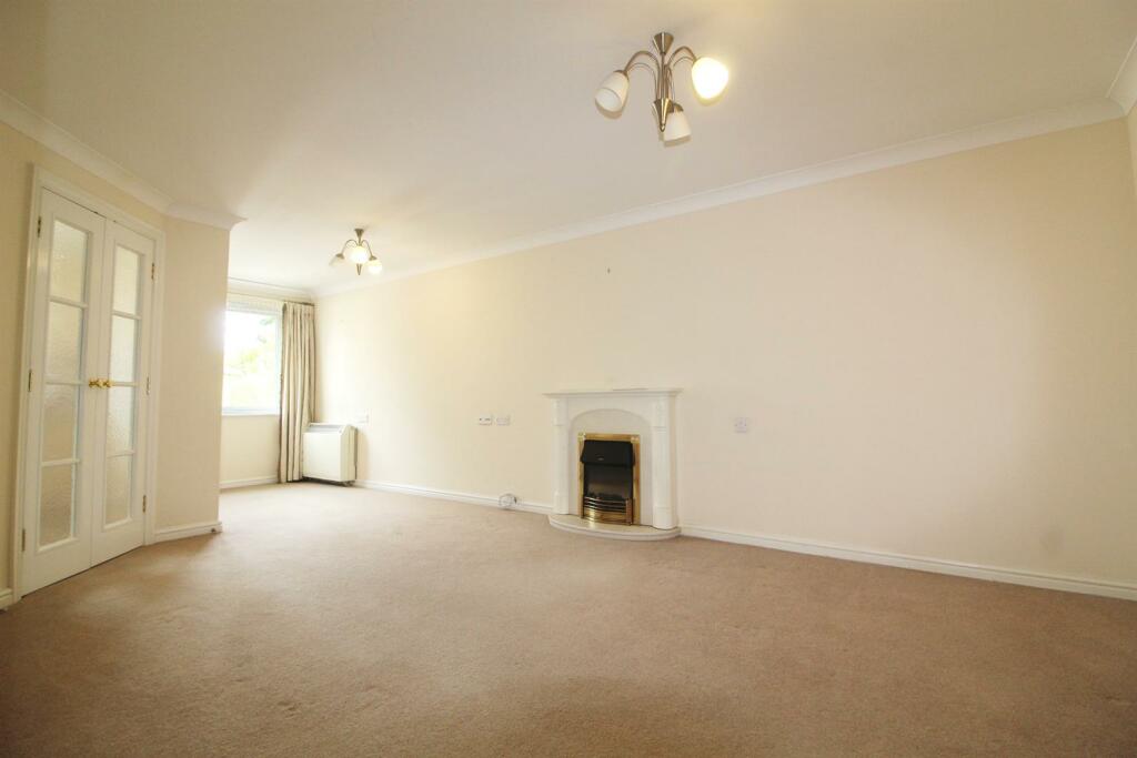 2 bedroom retirement property for sale in Leicester Road, EN5