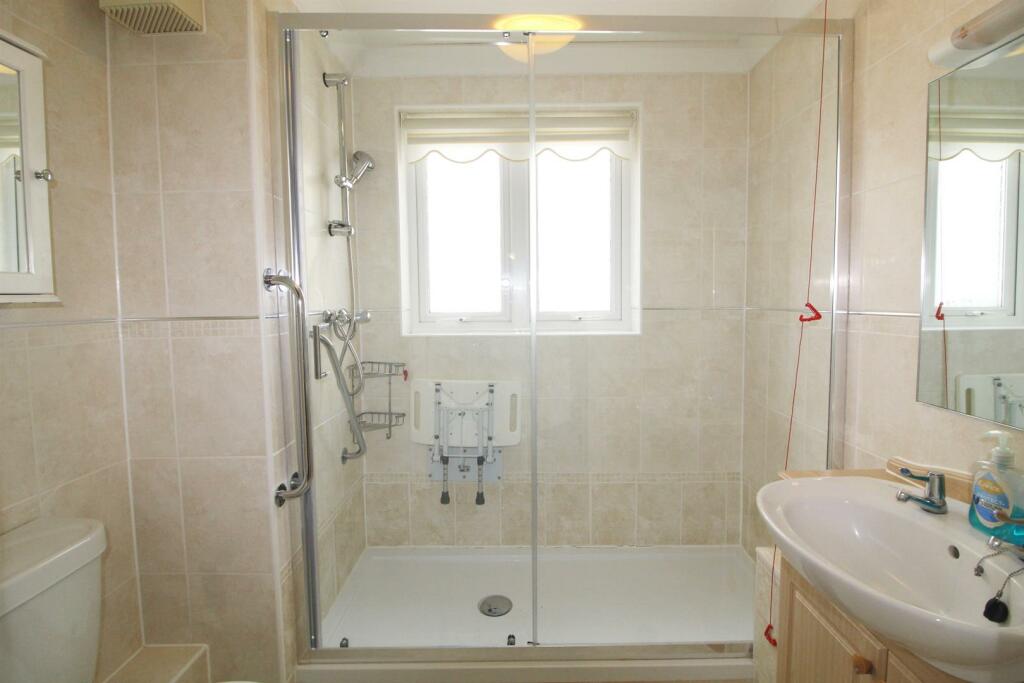 2 bedroom retirement property for sale in Leicester Road, EN5