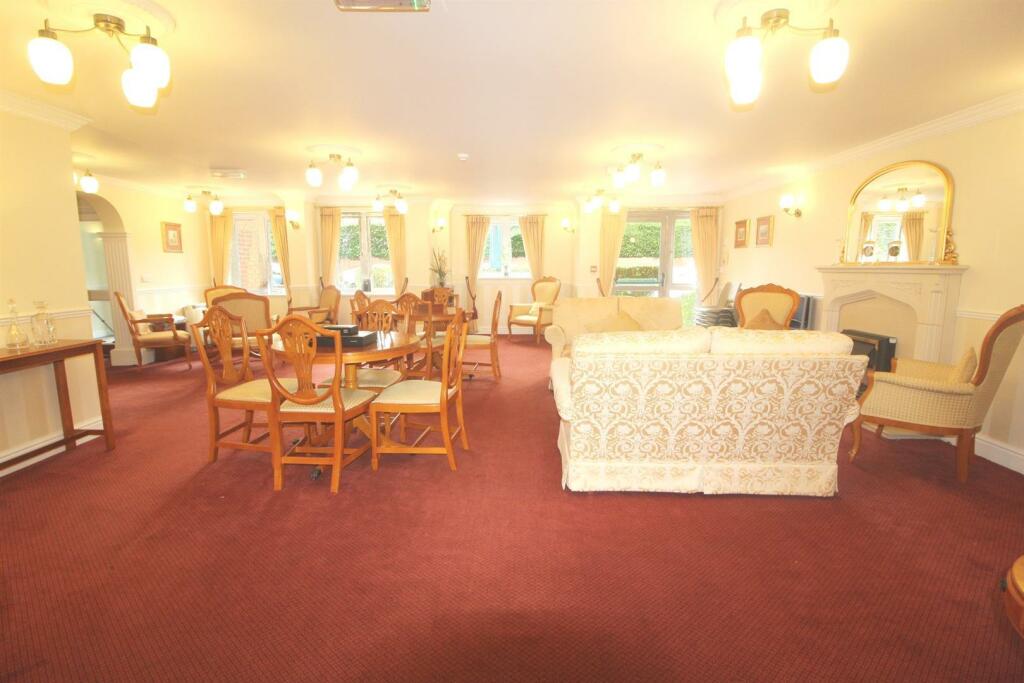 2 bedroom retirement property for sale in Leicester Road, EN5