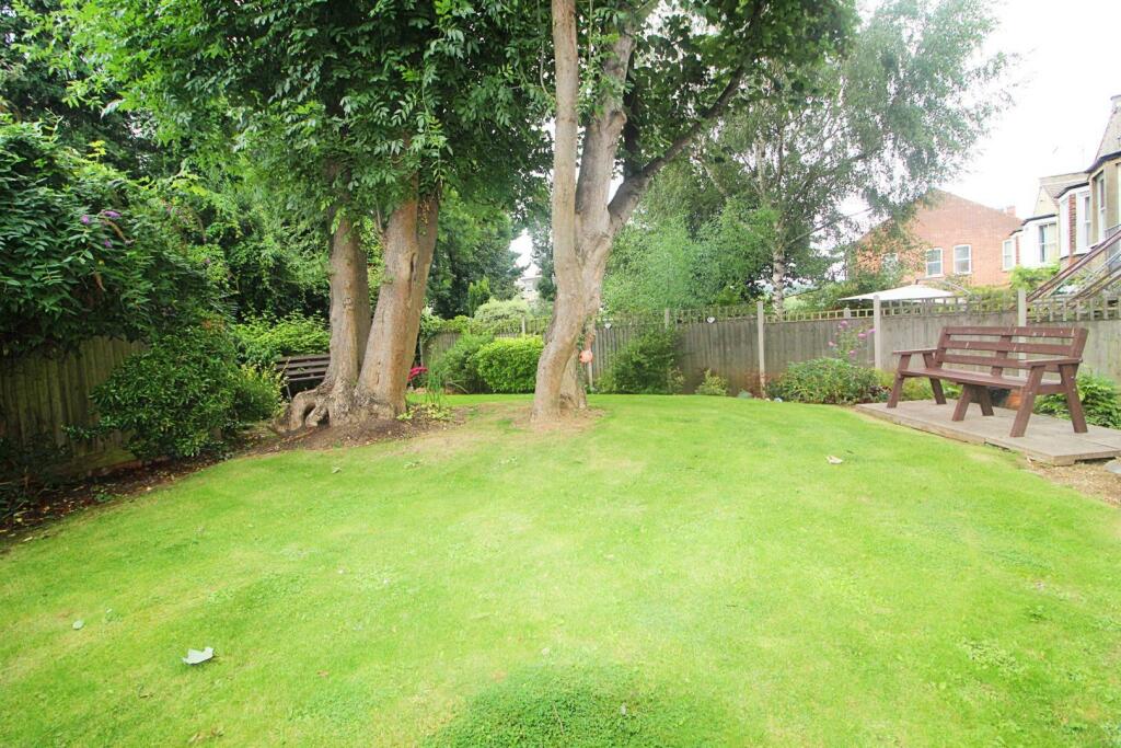 2 bedroom retirement property for sale in Leicester Road, EN5