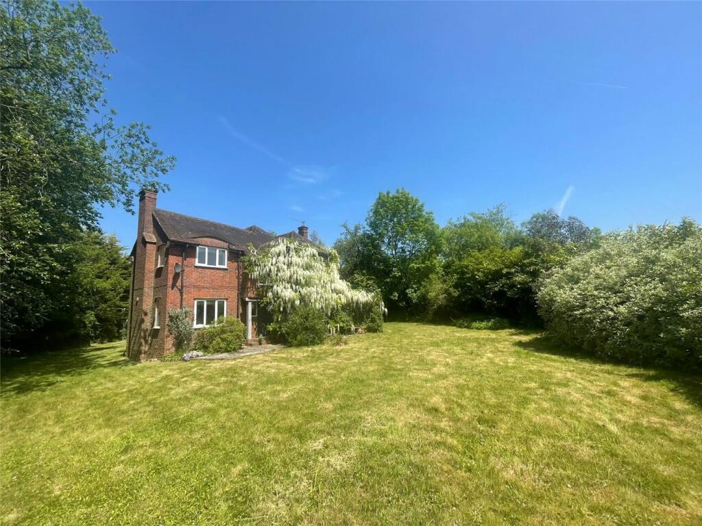 2 bedroom detached house for sale in Farnham Road, Ewshot, Farnham