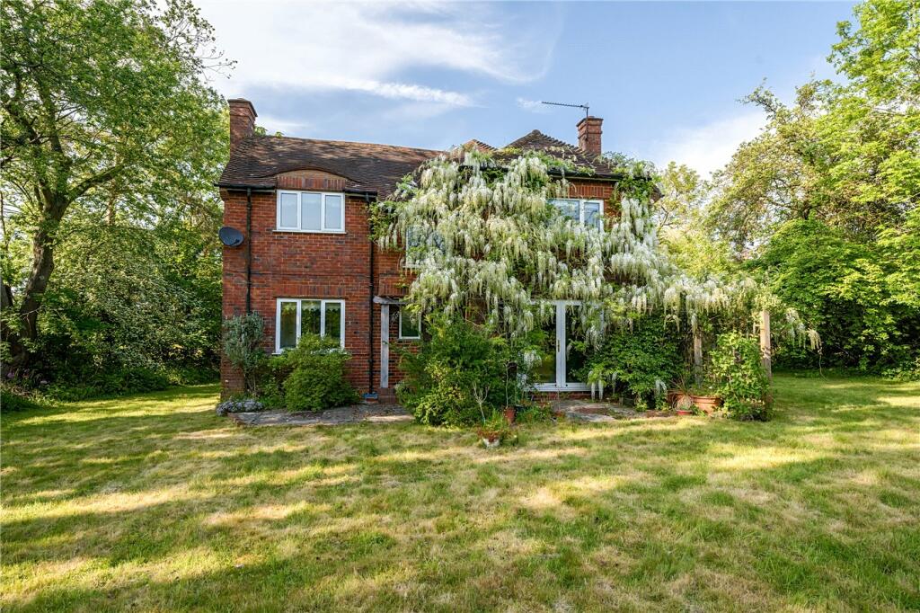 2 bedroom detached house for sale in Farnham Road, Ewshot, Farnham