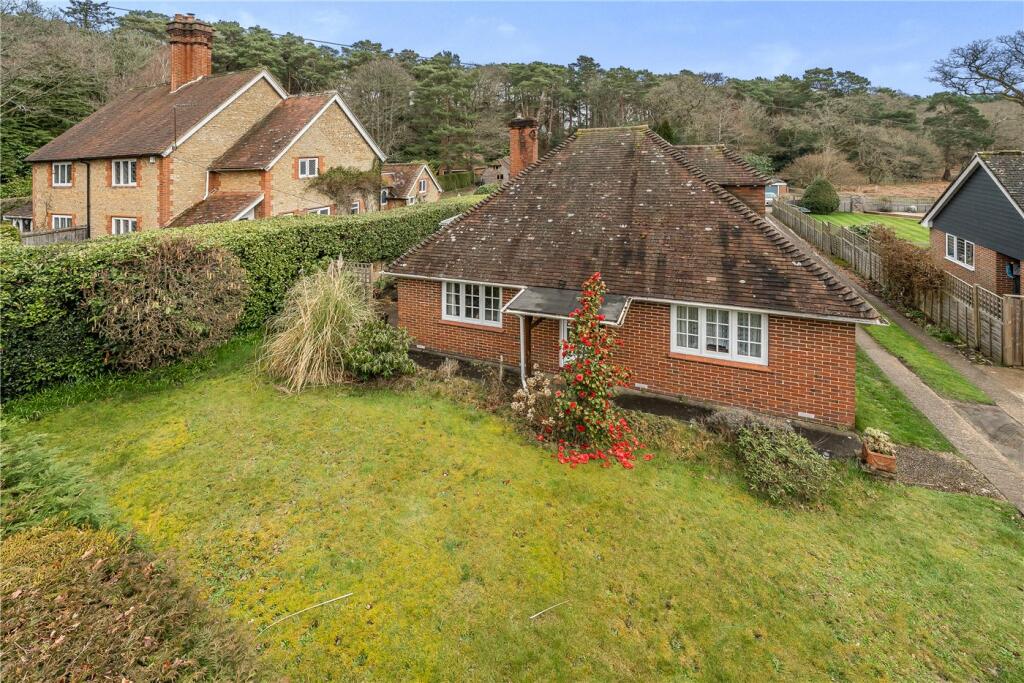 2 bedroom detached house for sale in Frensham Road, Frensham, Surrey, GU10