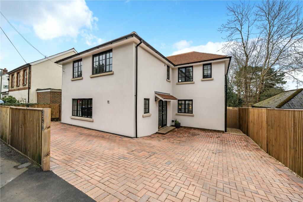 4 bedroom detached house for sale in Shortheath Road, Farnham, Surrey, GU9