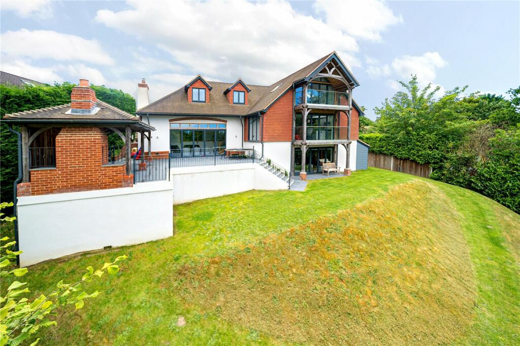 5 bedroom detached house for sale in Broomleaf Road, Farnham, Surrey, GU9