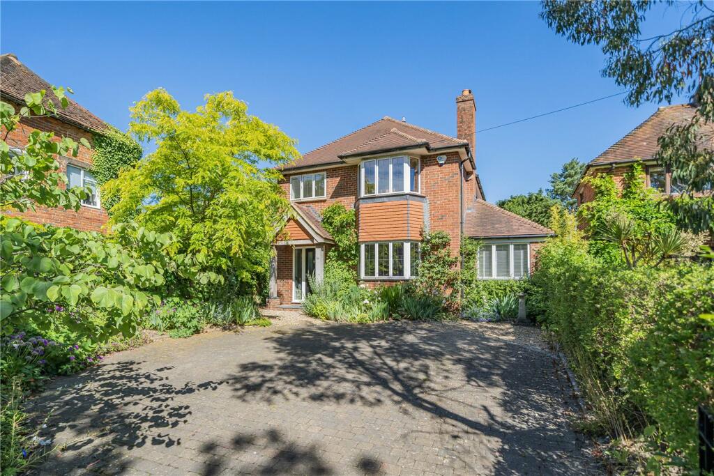 4 bedroom detached house for sale in Beavers Road, Farnham, Surrey, GU9