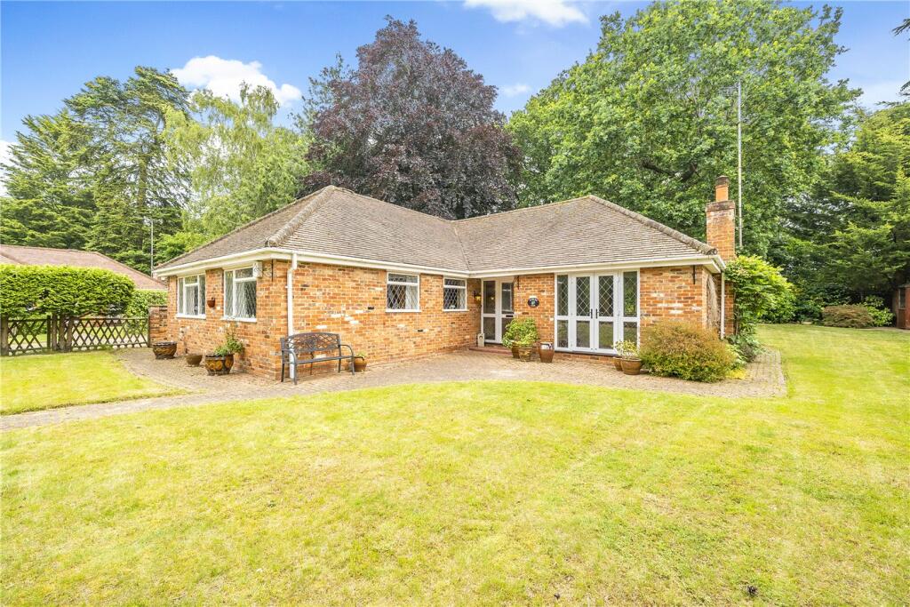 3 bedroom bungalow for sale in St. Marys Close, Sandhurst, Camberley, GU47