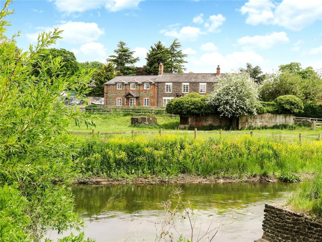 Main image of property: Tilford Street, Tilford, Farnham, Surrey, GU10