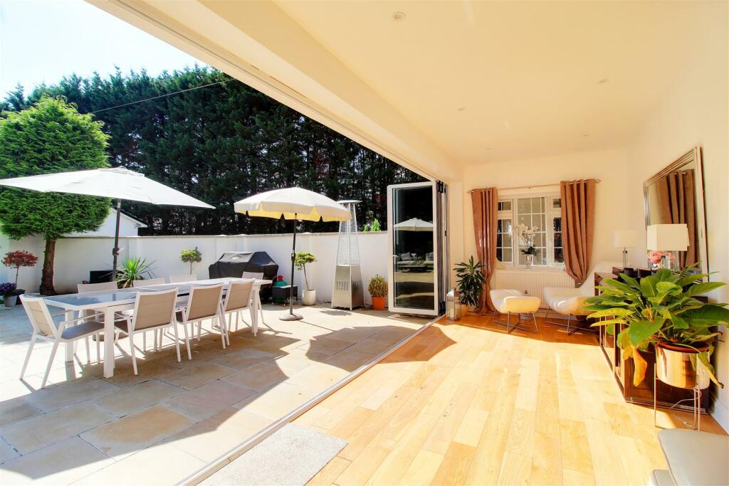 Additional property image - Dixons Hill Close, North Mymms