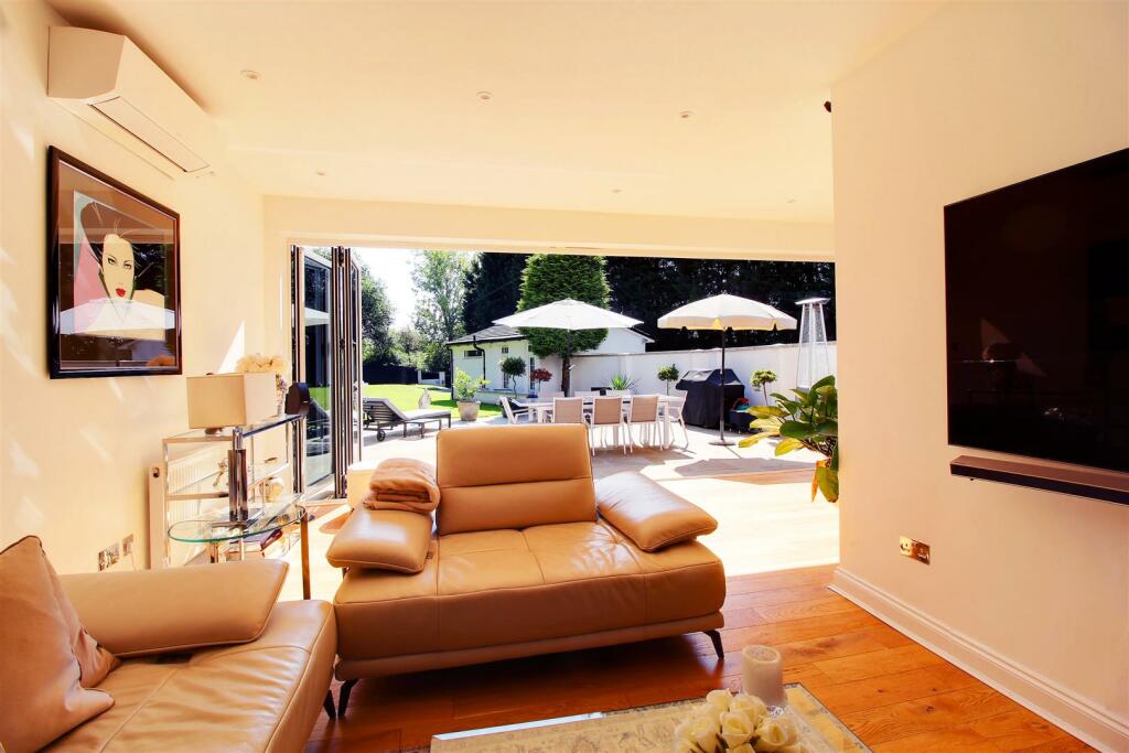 Additional property image - Dixons Hill Close, North Mymms